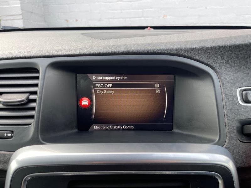 VOLVO V60 CROSS COUNTRY