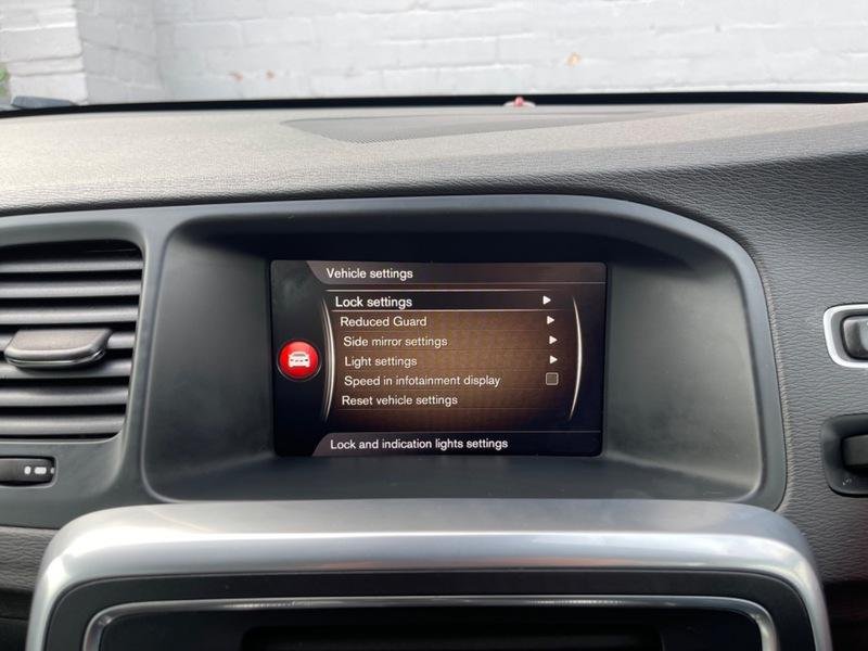 VOLVO V60 CROSS COUNTRY