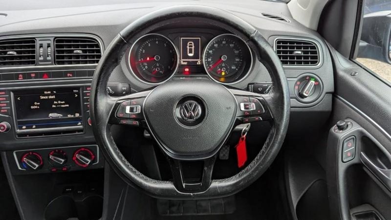 VOLKSWAGEN POLO