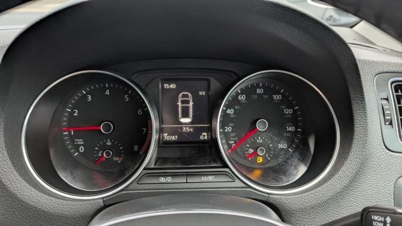 VOLKSWAGEN POLO