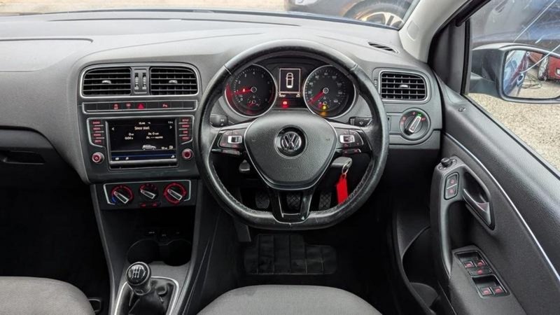 VOLKSWAGEN POLO