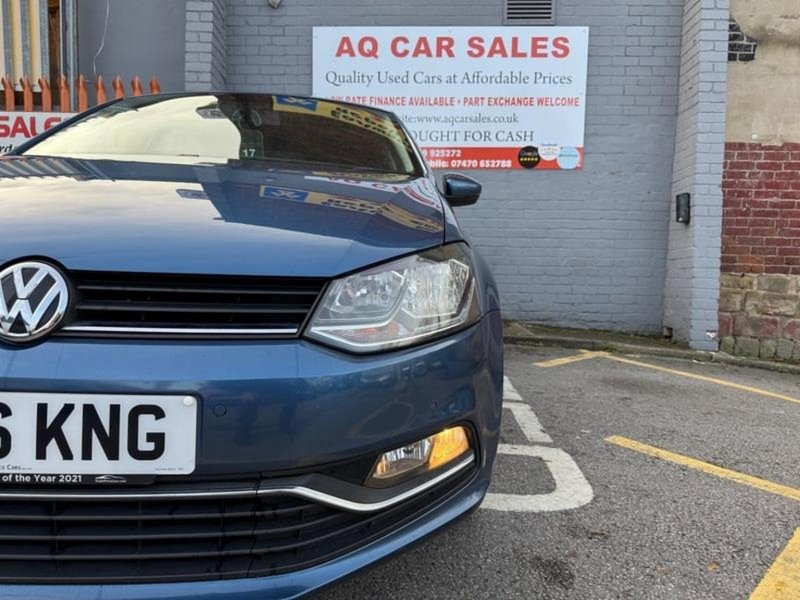 VOLKSWAGEN POLO