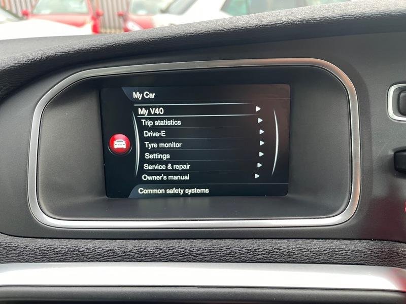 VOLVO V40