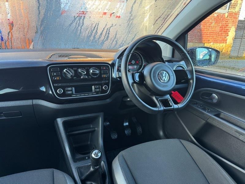 VOLKSWAGEN UP