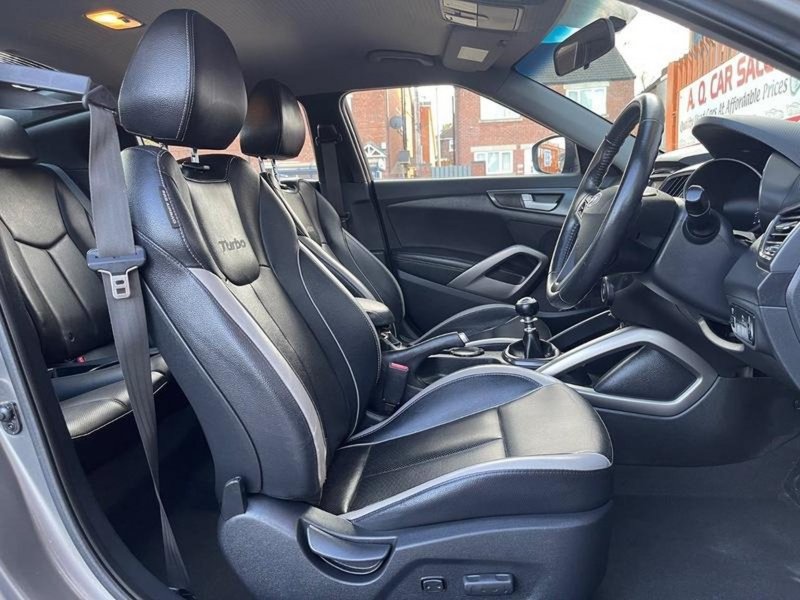 HYUNDAI VELOSTER