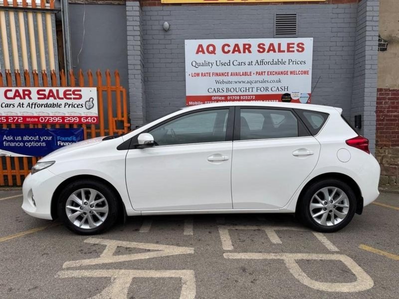 TOYOTA AURIS