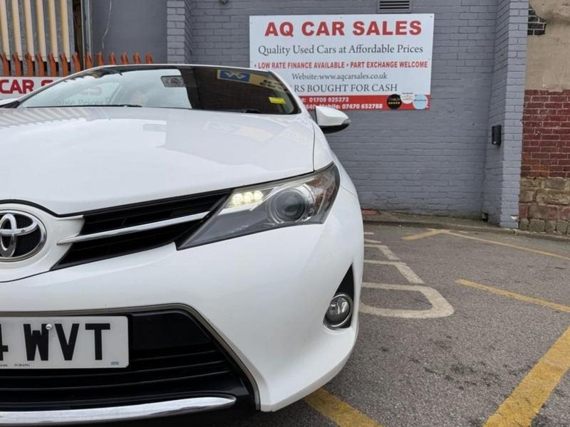TOYOTA AURIS
