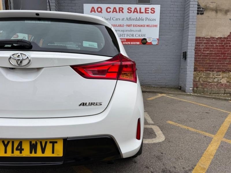 TOYOTA AURIS