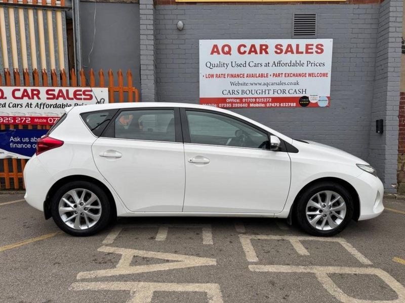 TOYOTA AURIS