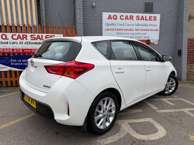 TOYOTA AURIS